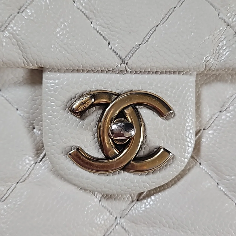 CHANEL 14S Flap Bag Crossbody Cream Leather Gold Chain CC Logo w/Box + Card - Picture 4 of 16
